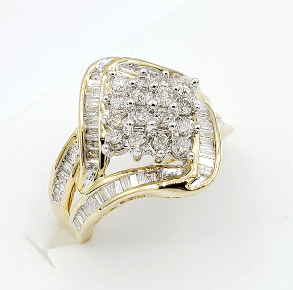 10kt yellow gold ring with  prong set round brilliant cut diamonds 1.0ct
