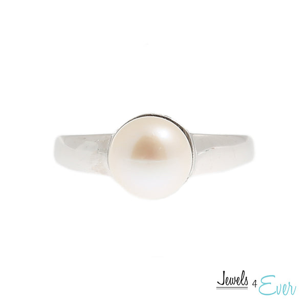10KT Gold Ring set with Cultured Pearl and Diamond