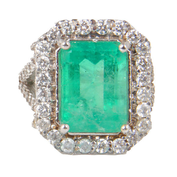 18KT White Gold Ladies Ring with Rectangular Cut Emerald & Round Cut Diamonds