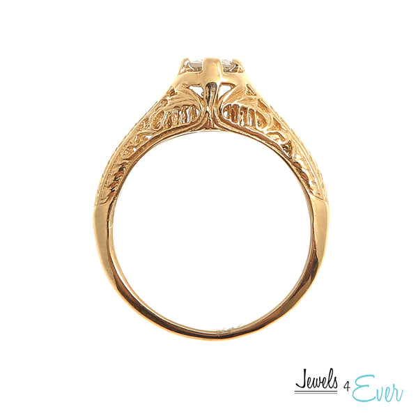 14KT Gold Ring set with Diamond