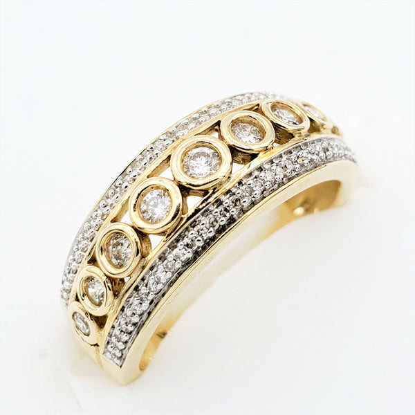 10kt yellow gold ring with bezel set round brilliant cut diamonds 0.40ct