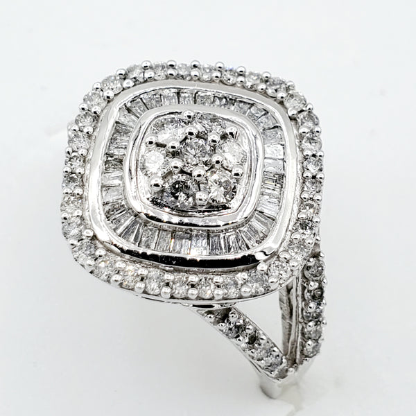 10kt white gold ring set with round brilliant cut diamonds 1.0cts tdw