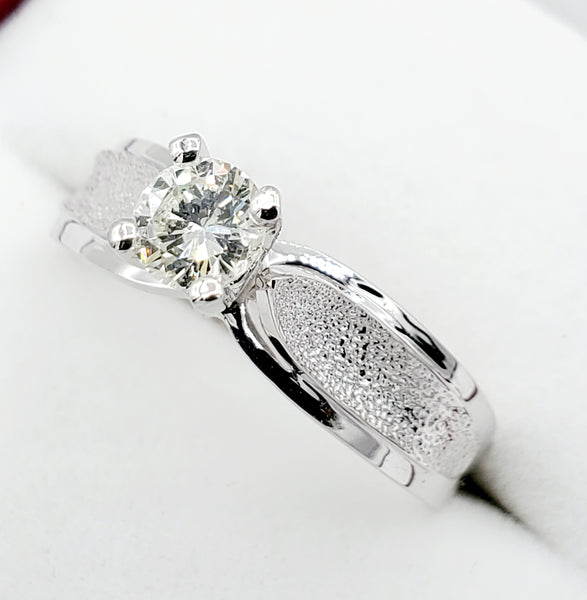 14kt white gold ring with one prong set round brilliant cut diamond 0.37ct