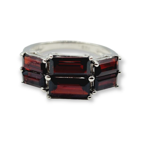Sterling Silver Ring Set with Natural Pyrope Garnet