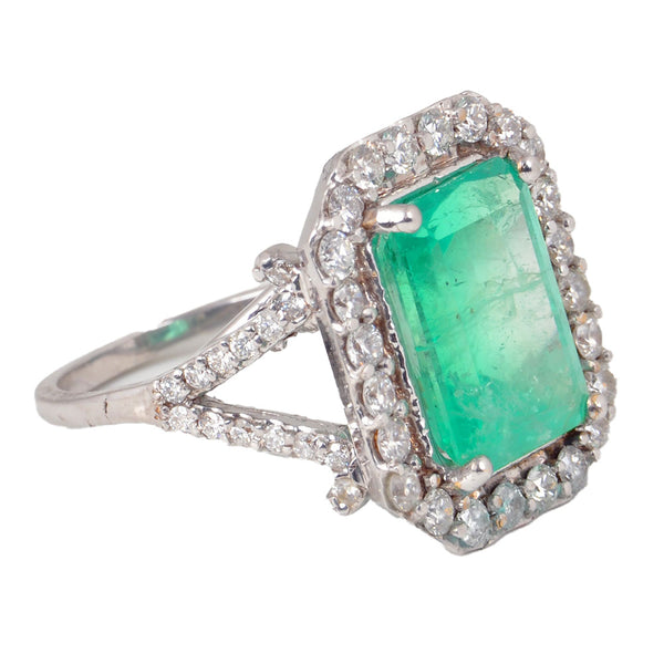 18KT White Gold Ladies Ring with Rectangular Cut Emerald & Round Cut Diamonds