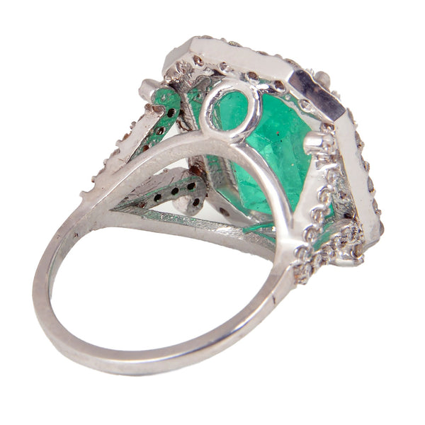 18KT White Gold Ladies Ring with Rectangular Cut Emerald & Round Cut Diamonds